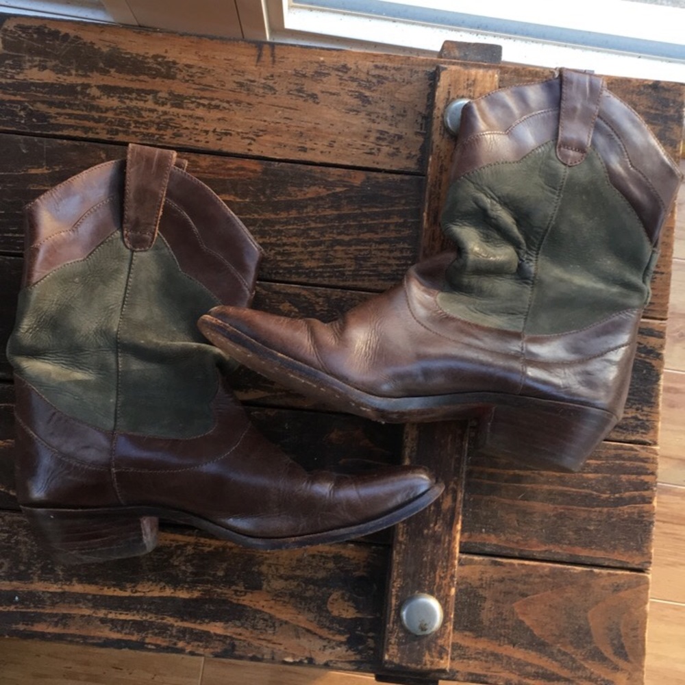 SOLD Vintage 80s Hippopotamus Cowboy Boots